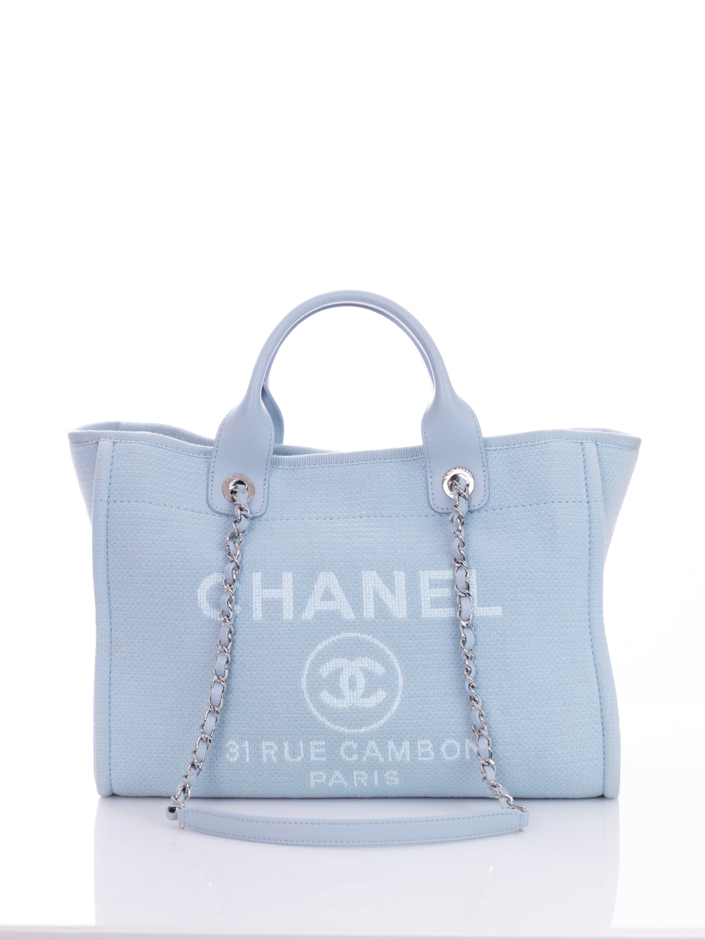 CHANEL DEAUVILLE Medium Size Shopper Babyblau mit Pochette - neues Modell