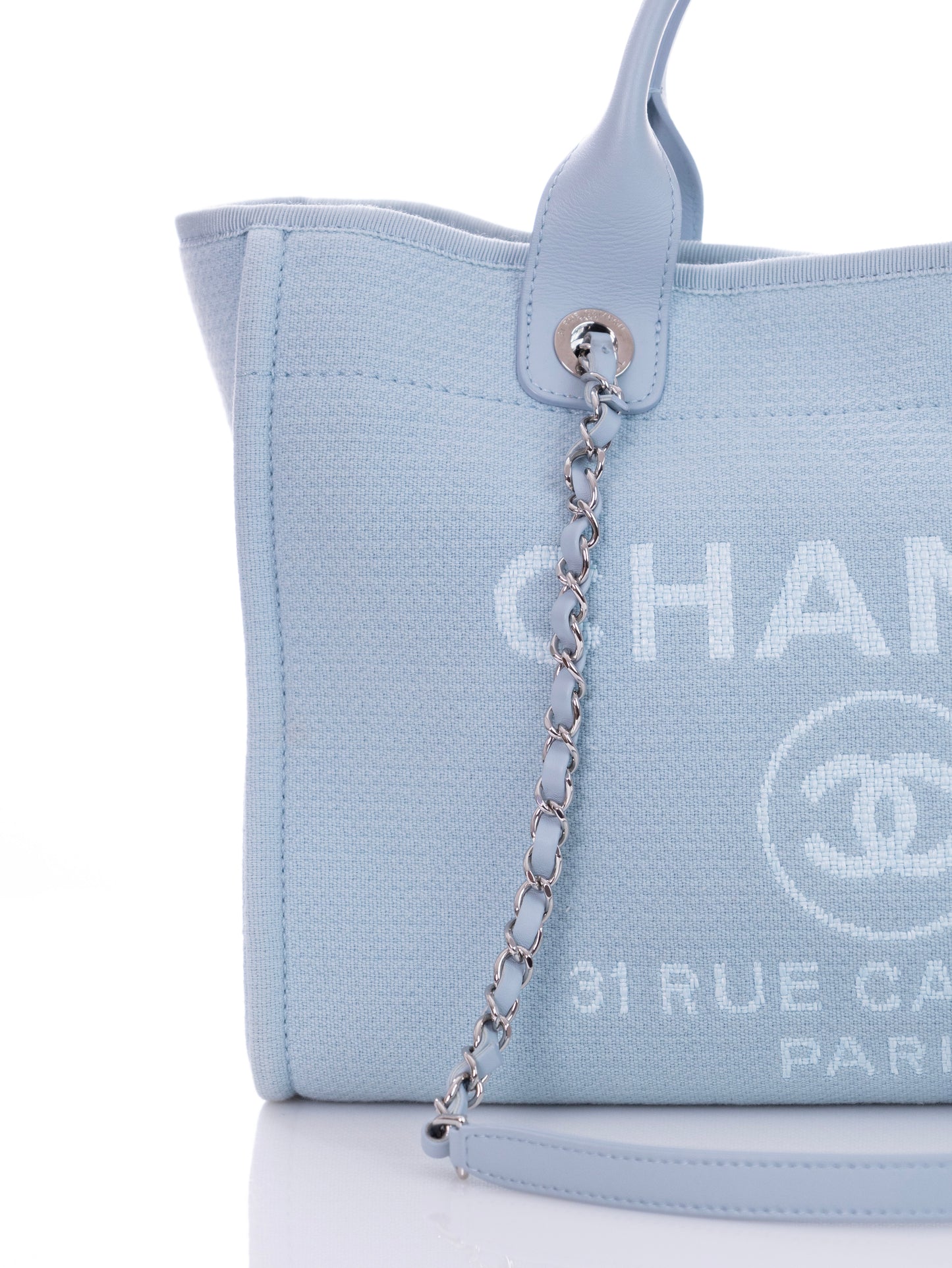 CHANEL DEAUVILLE Medium Size Shopper Babyblau mit Pochette - neues Modell