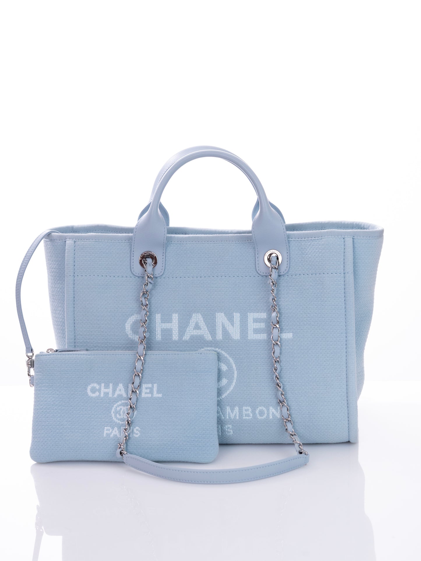 CHANEL DEAUVILLE Medium Size Shopper Babyblau mit Pochette - neues Modell