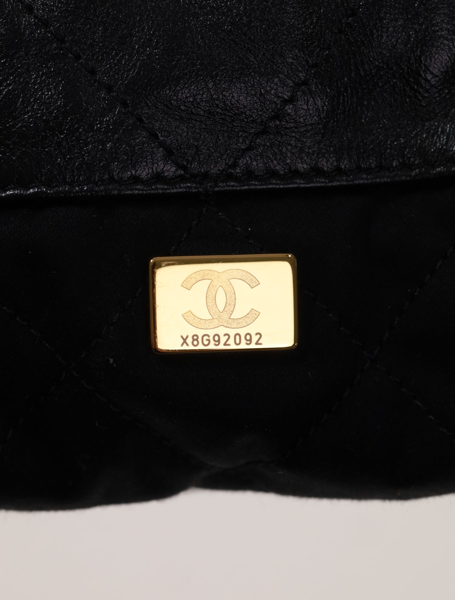 CHANEL 22 Backpack Calf Rucksack Black Schwarz/Gold AS331B0803