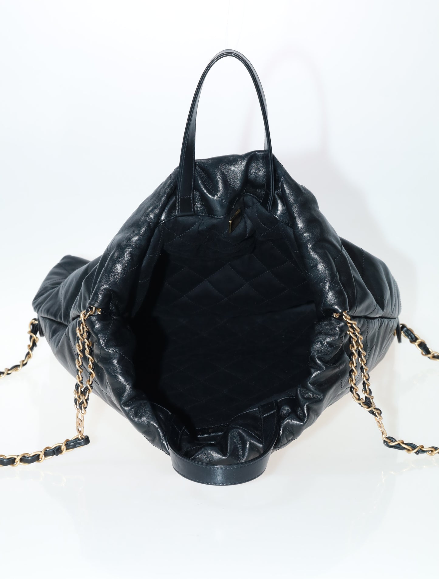 CHANEL 22 Backpack Calf Rucksack Black Schwarz/Gold AS331B0803