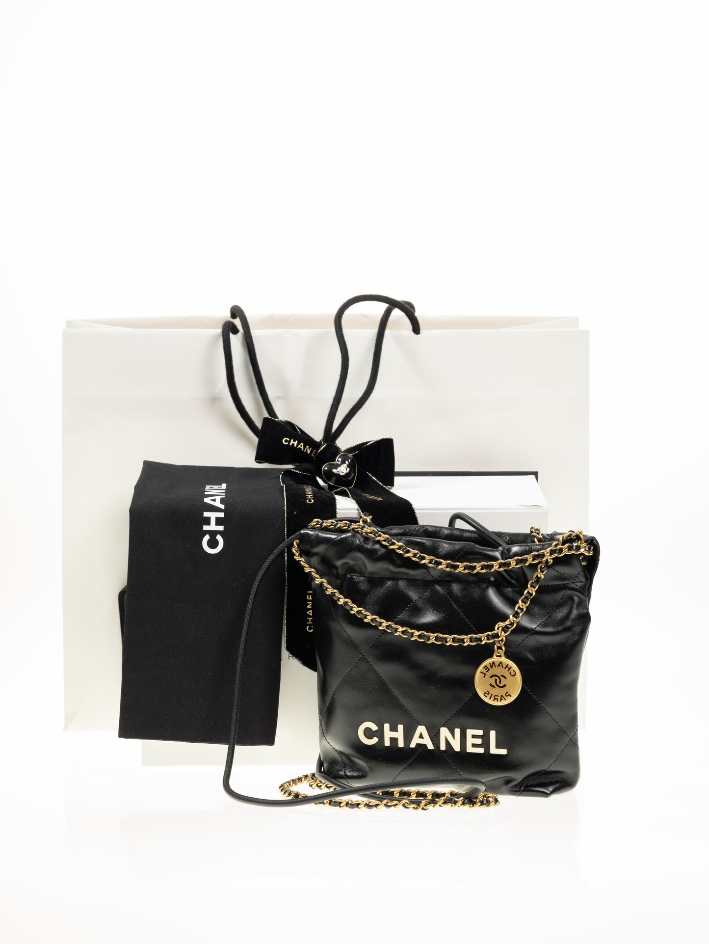 CHANEL 22 Mini Hobo Leder Bag Schwarz / Gold