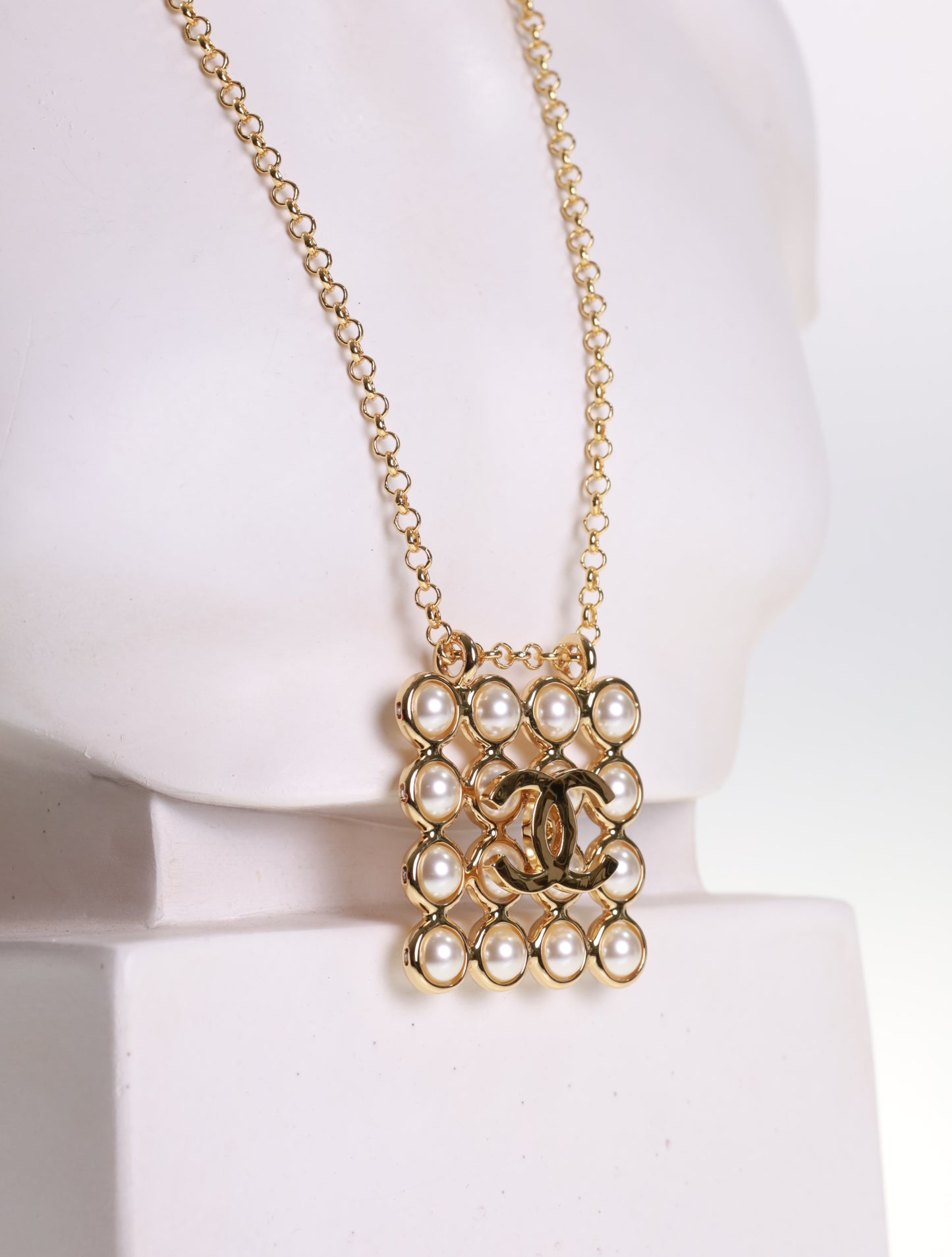 CHANEL Kette Perlenkette CC Gold