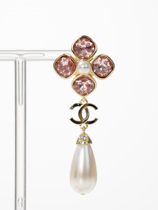 Orecchini CHANEL pendenti con grandi strass di perle CC