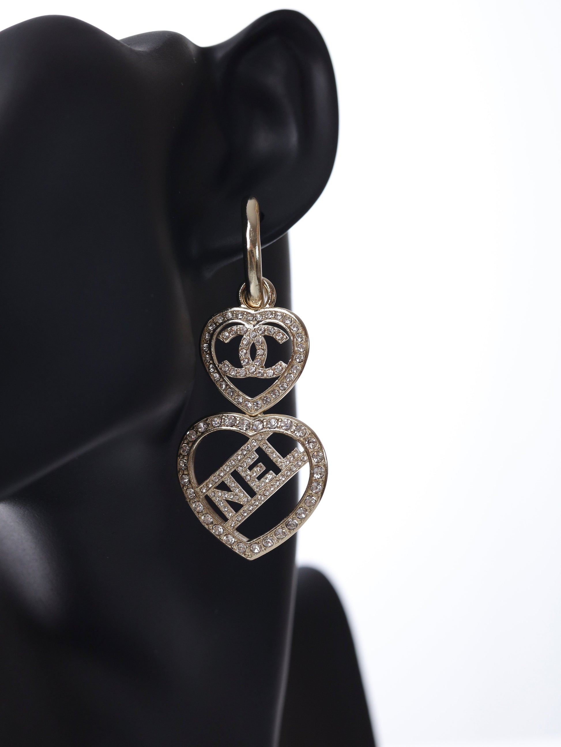 CHANEL Ohrringe Ohrstecker XXL Hänger Herz Strass CC