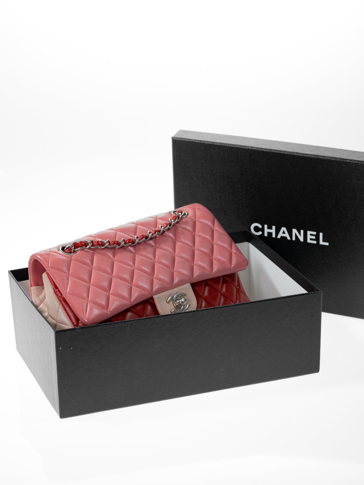 Borsa con patta rosa Timeless media CHANEL in agnello