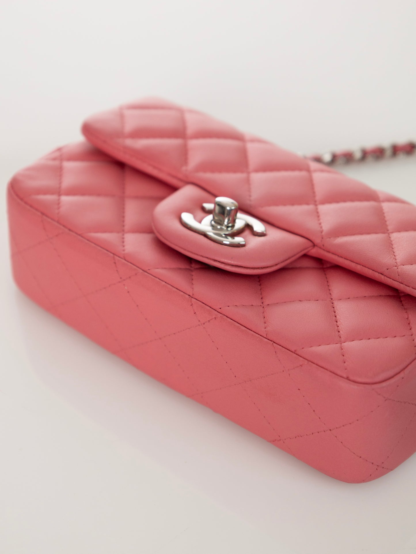 Borsa a tracolla CHANEL Timeless Mini Lambskin Flap rosa/argento