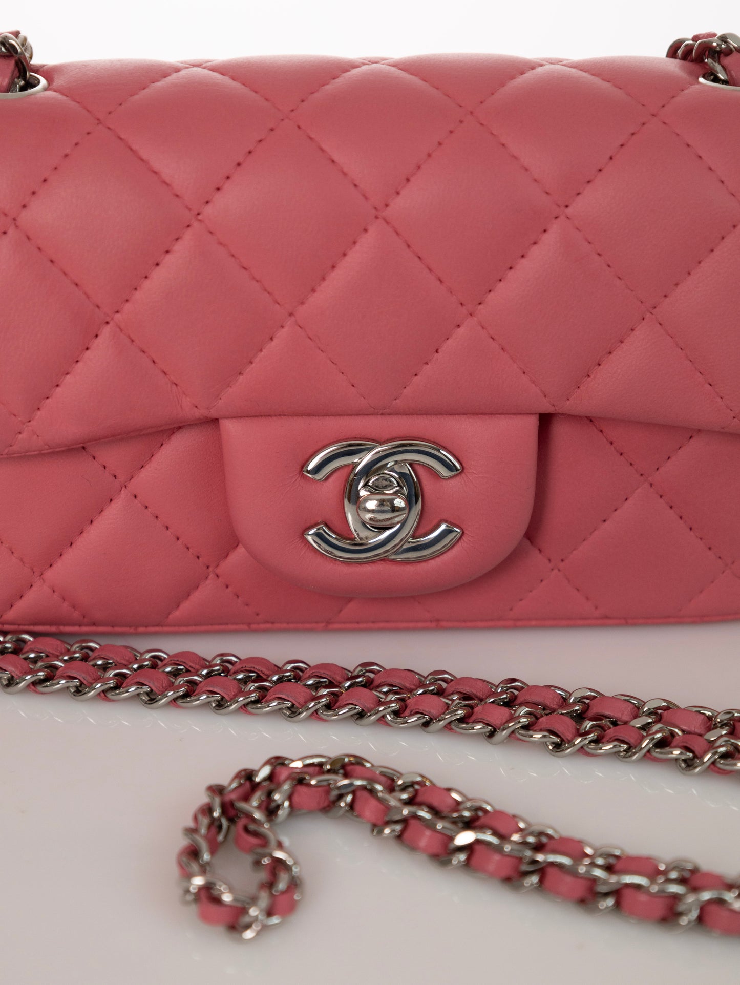 CHANEL Timeless Mini Lambskin Flap crossbody Bag Rosa/Silber