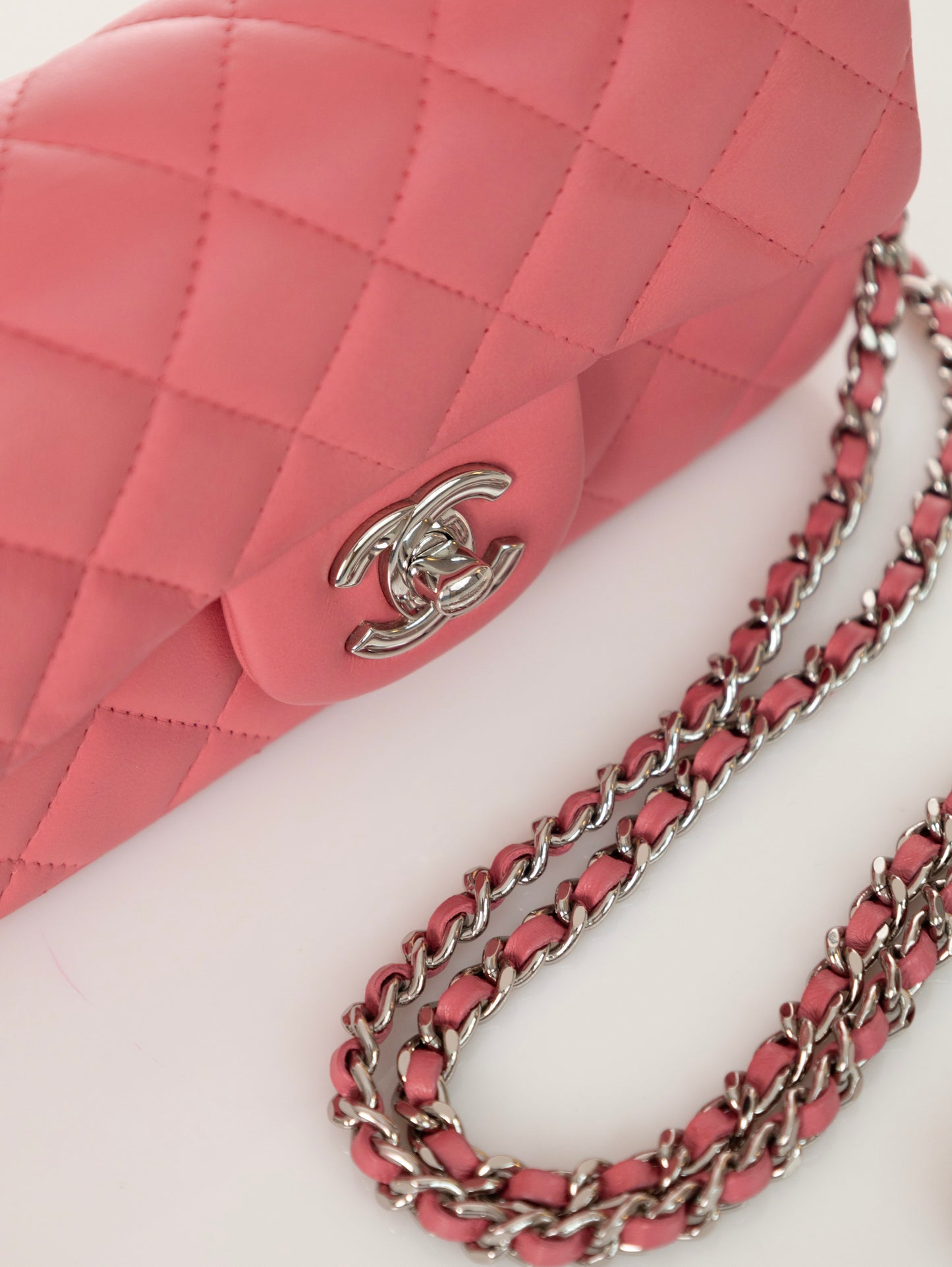 Borsa a tracolla CHANEL Timeless Mini Lambskin Flap rosa/argento