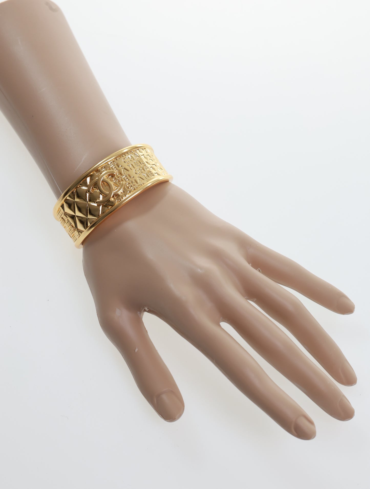 CHANEL bracelet bangle gold with XXL CC