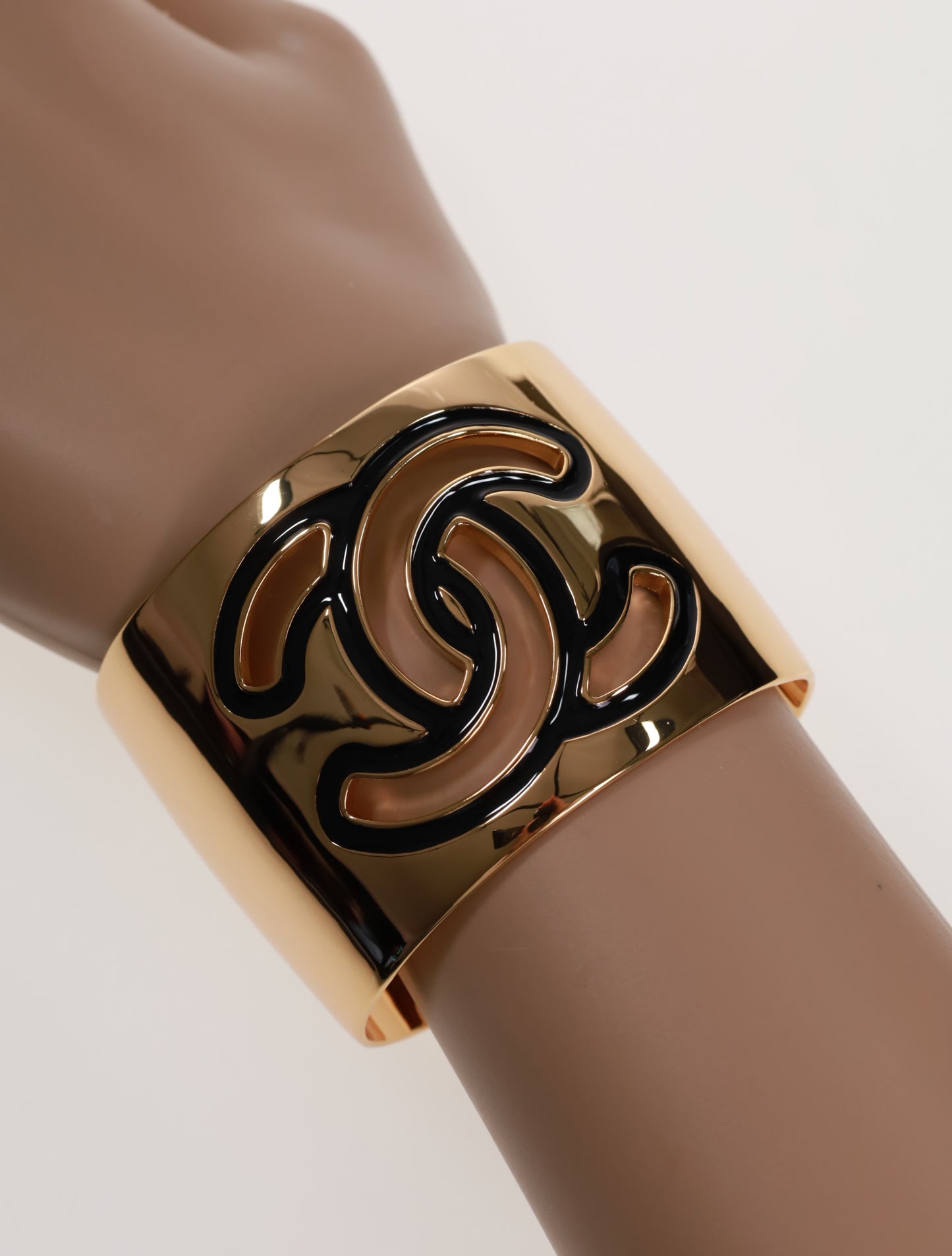 Bracciale CHANEL bangle in oro con XXL CC