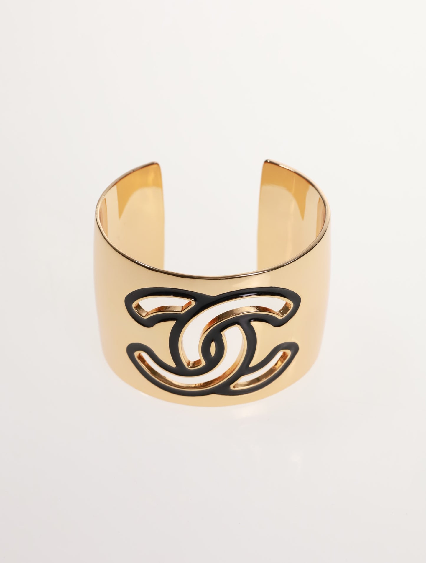 Bracciale CHANEL bangle in oro con XXL CC