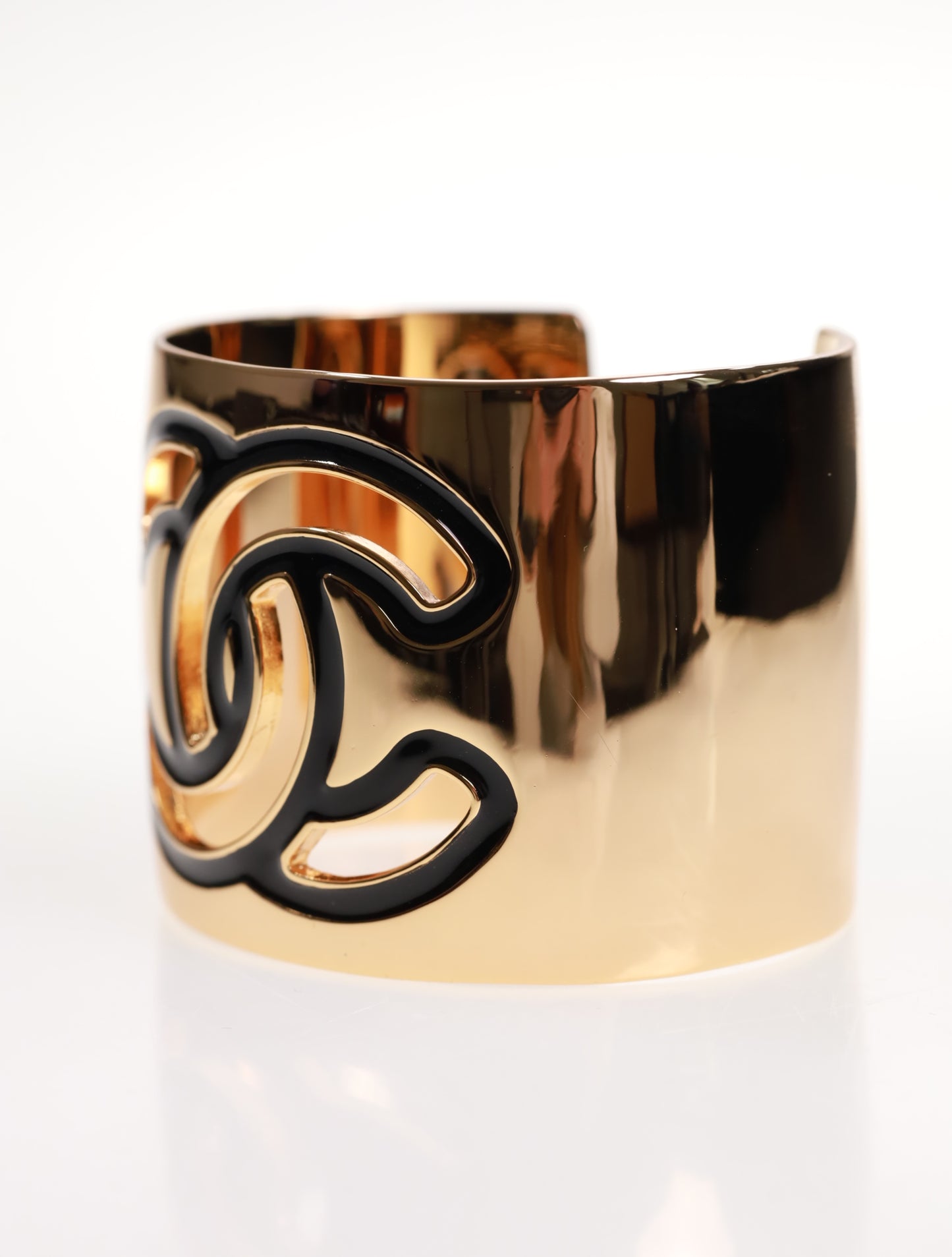 Bracciale CHANEL bangle in oro con XXL CC