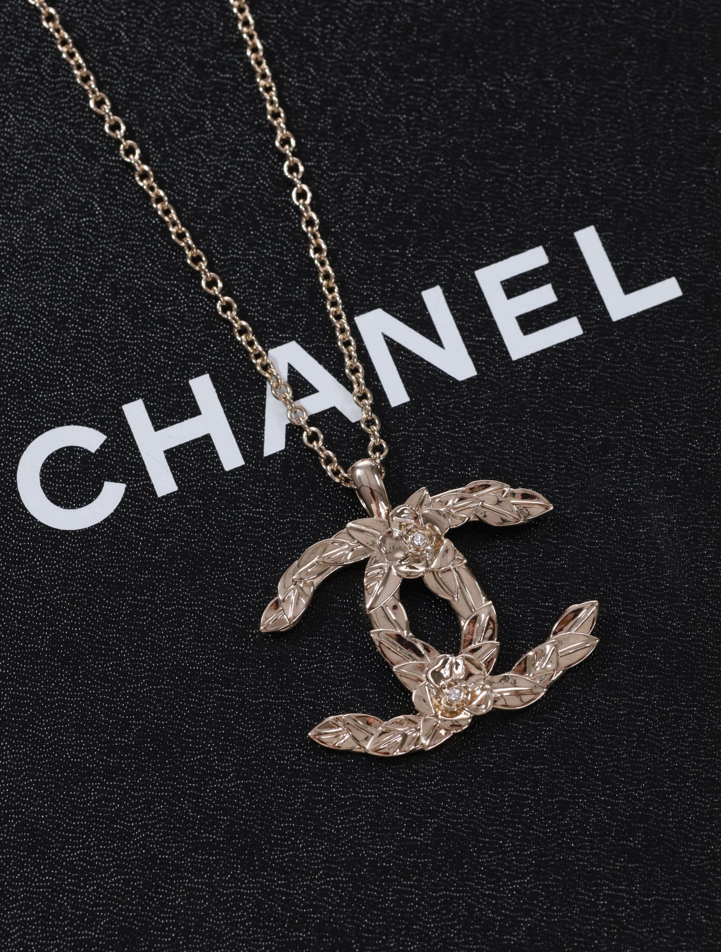 CHANEL Halskette großes CC Lightgold Strass