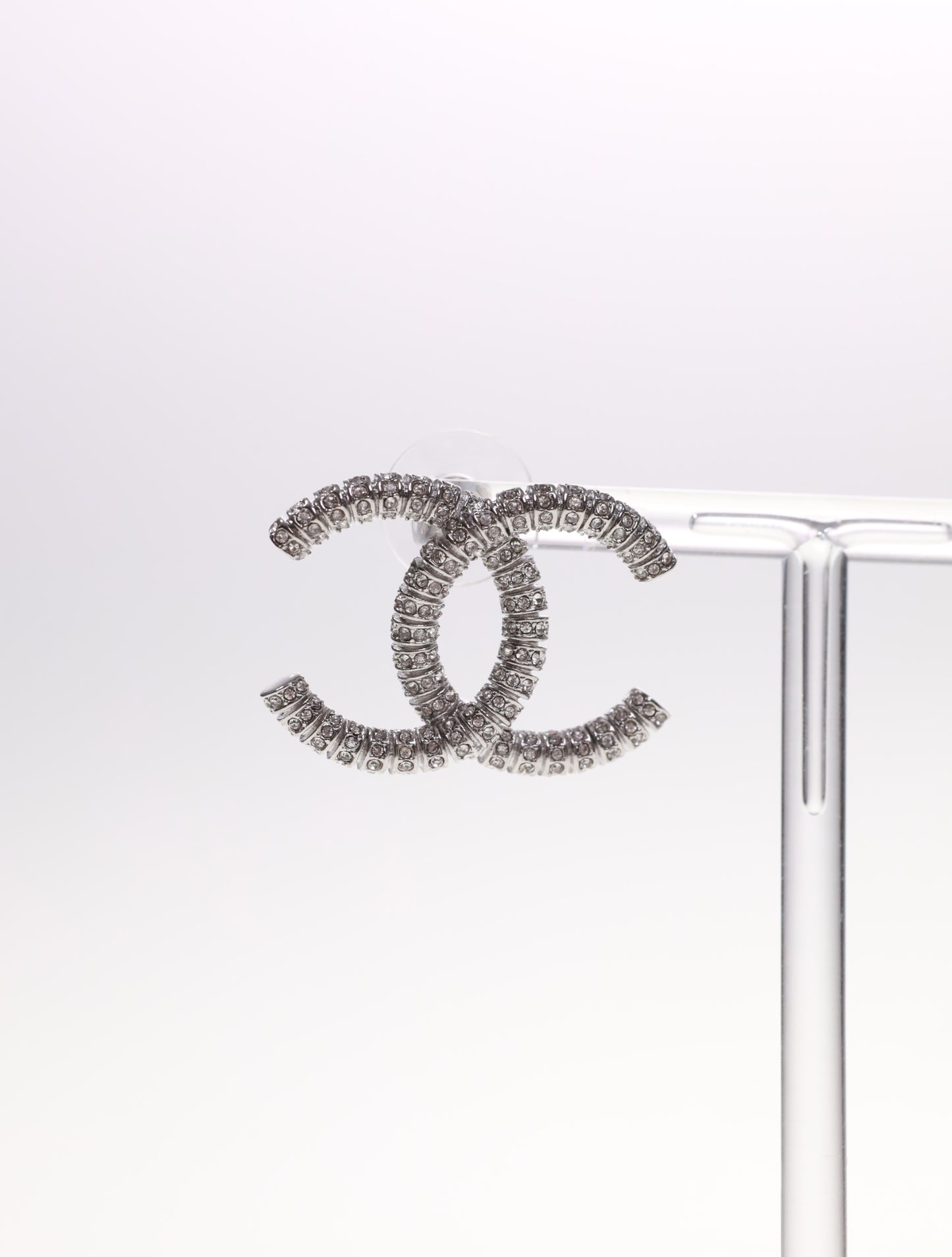 CHANEL Ohrringe Ohrstecker großes CC Silber mit Strass