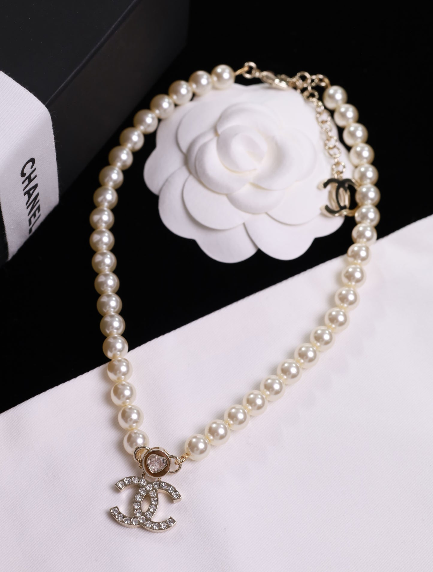 CHANEL Kette CC Halskette herz Strass Collier Perlenkette