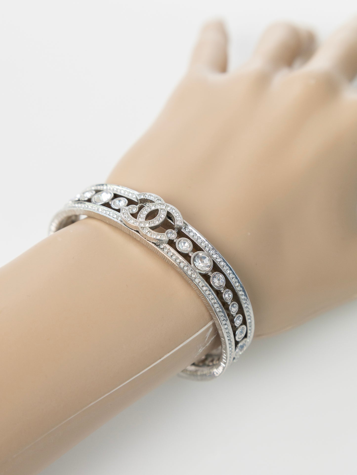 CHANEL Armband Armreif CC Silber Strass Perlen