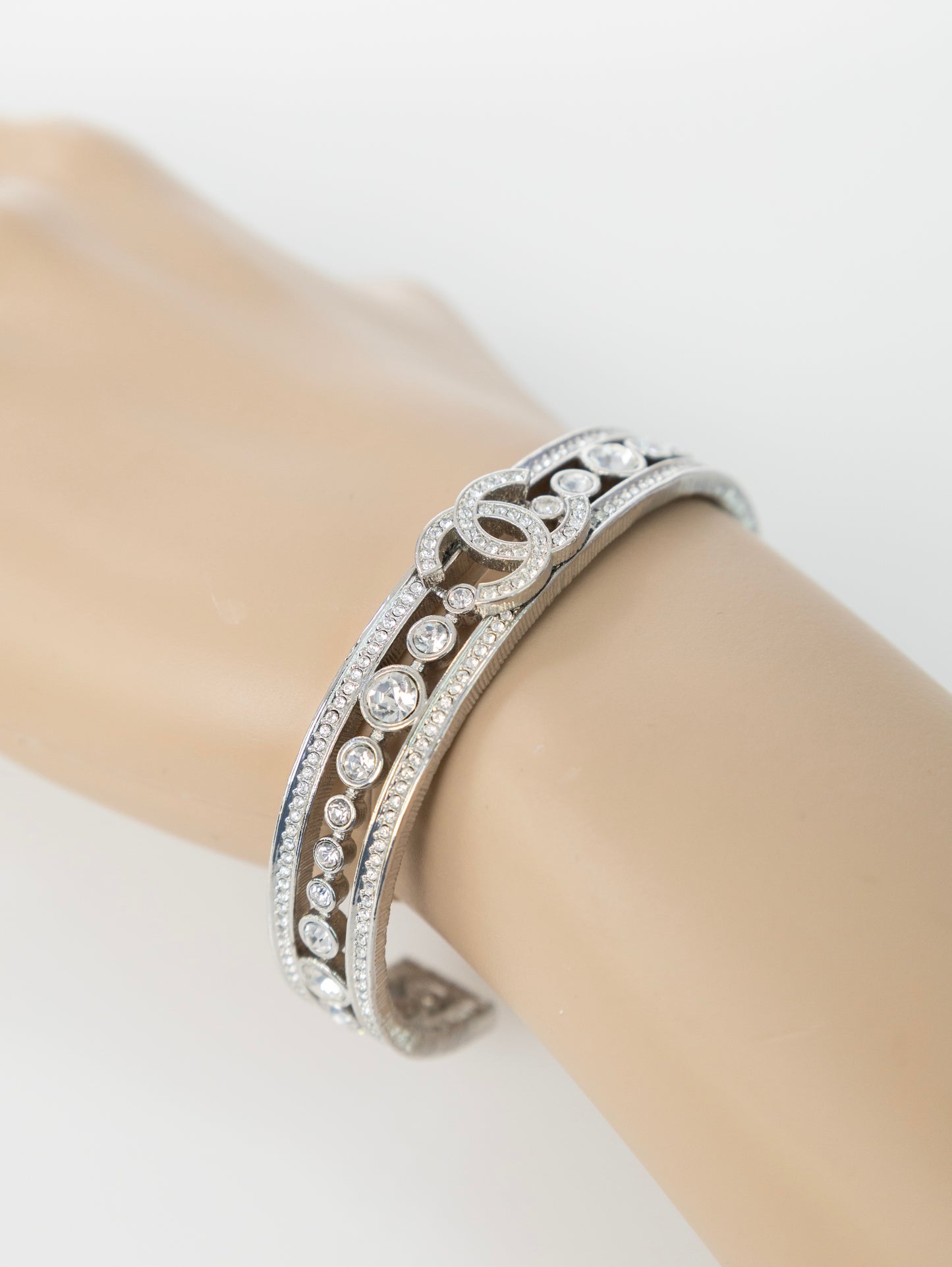 CHANEL Armband Armreif CC Silber Strass Perlen