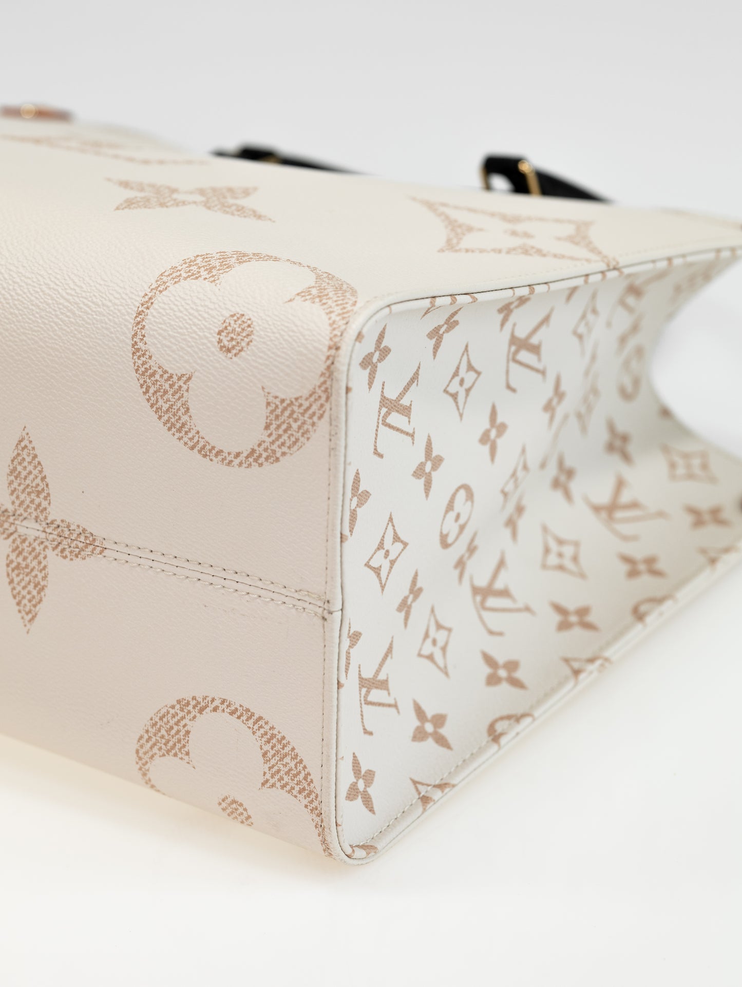 LOUIS VUITTON OnTheGo MM M46912 Autres Toiles Monogram