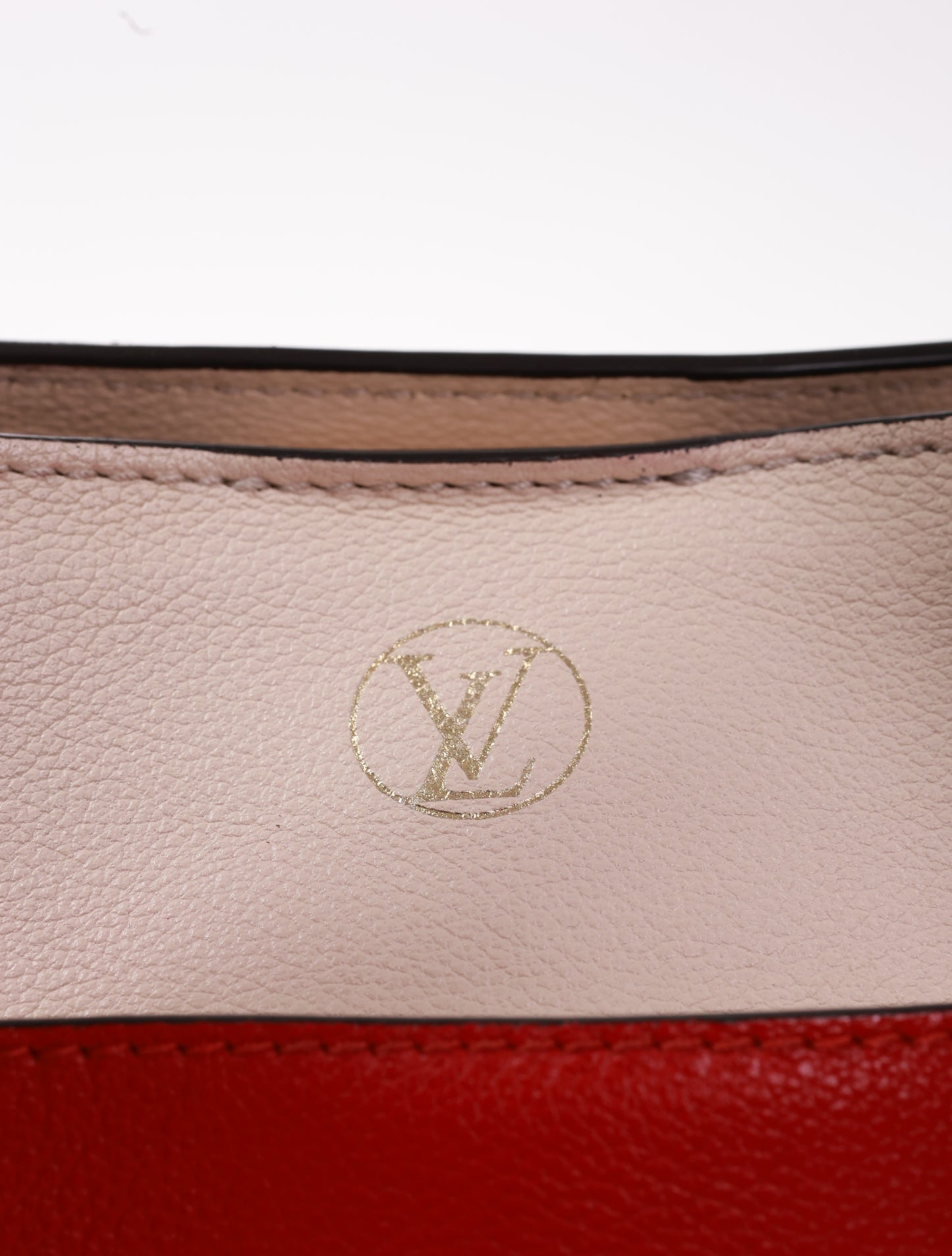 LOUIS VUITTON On My Side MM Leder Rot/Schwarz/Braun