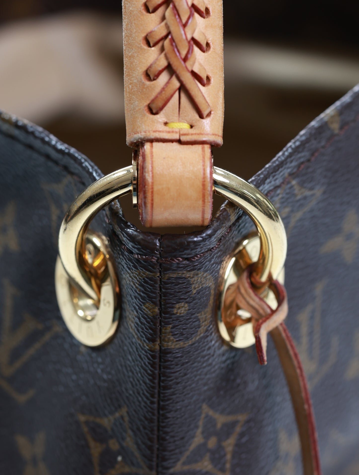 LOUIS VUITTON Artsy Monogram M40249