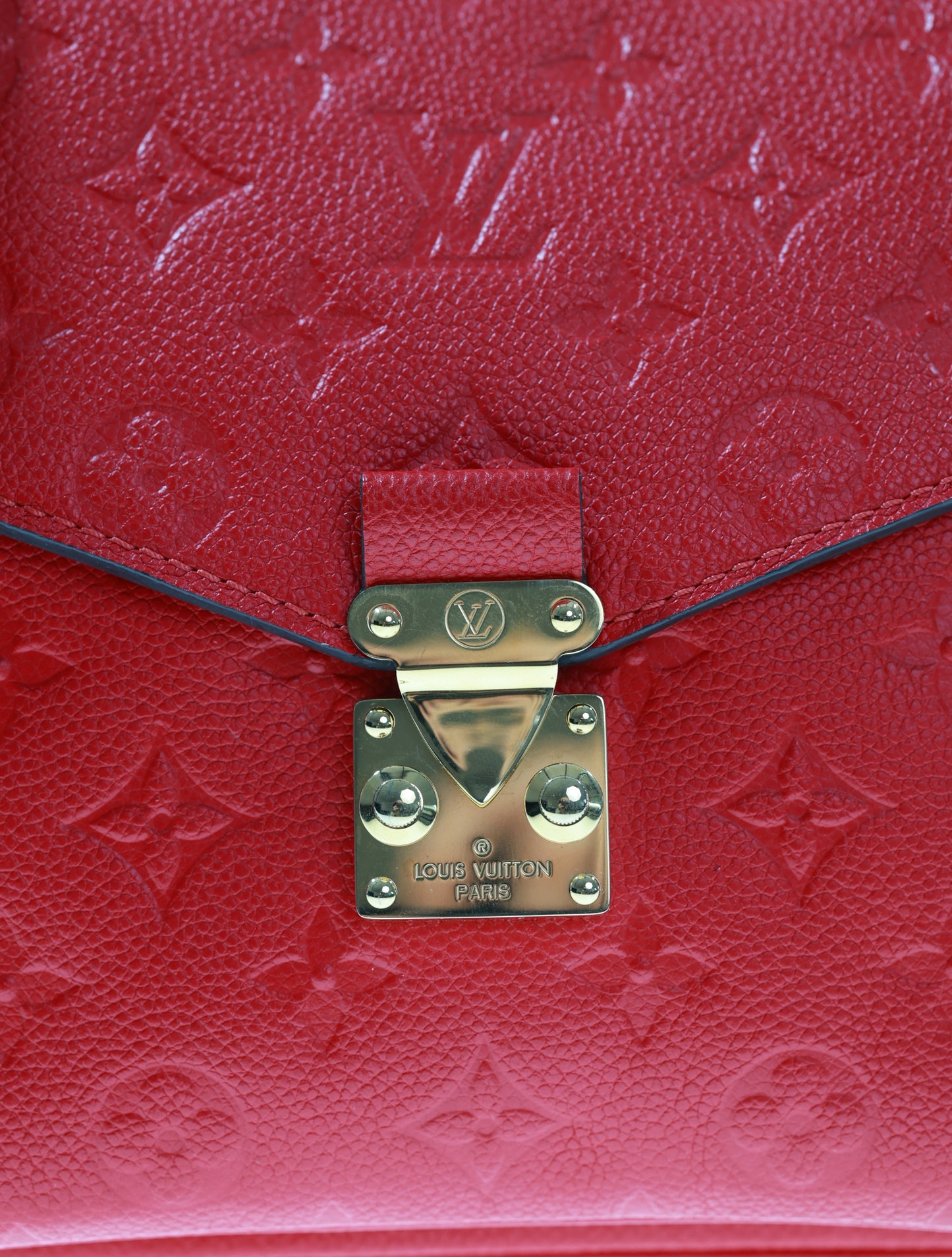 LOUIS VUITTON Pochette Metis Empreinte Red