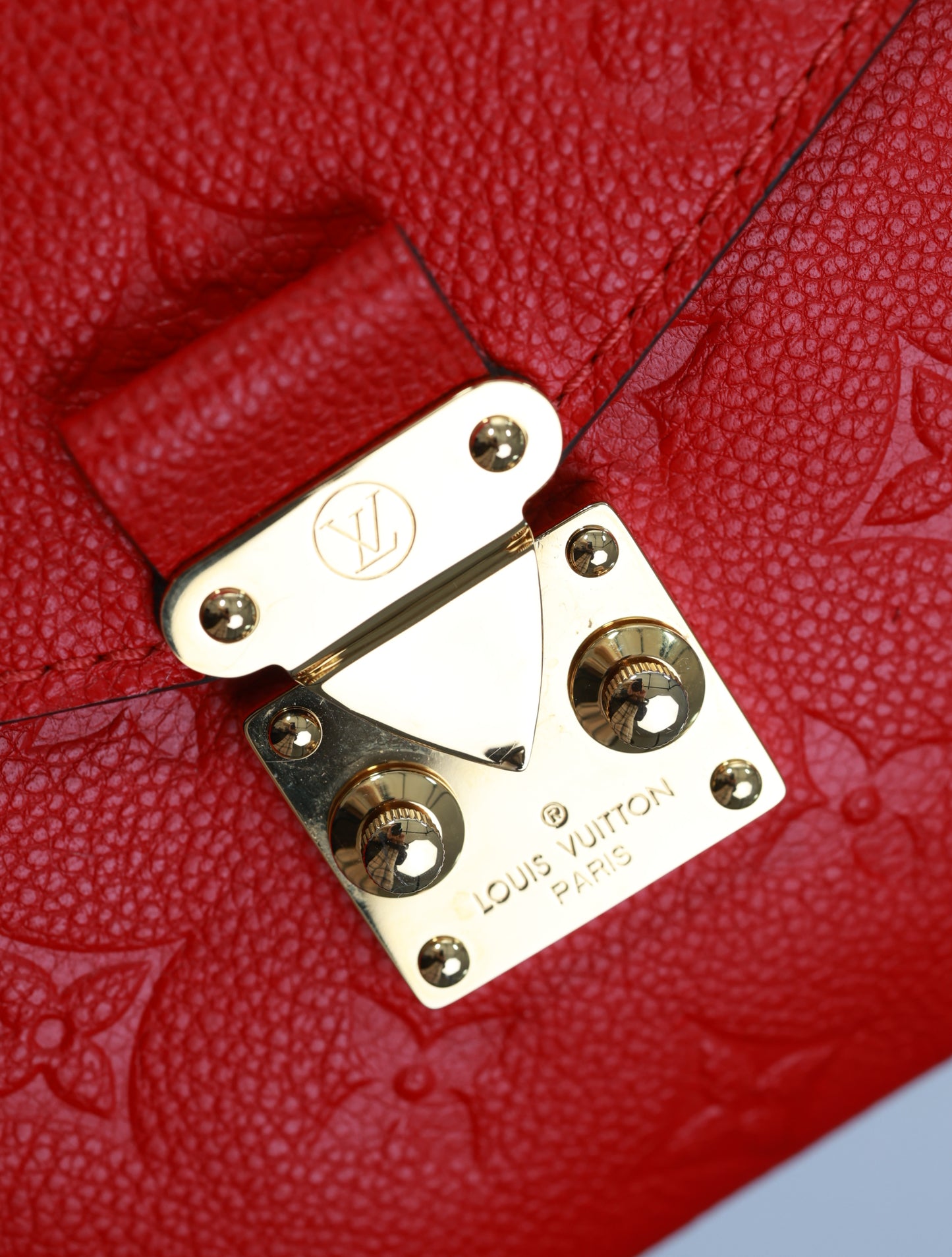 LOUIS VUITTON Pochette Metis Empreinte Red